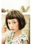 小顔バング＆ふんわりパーマでカジュアルボブ◎amie by afloat