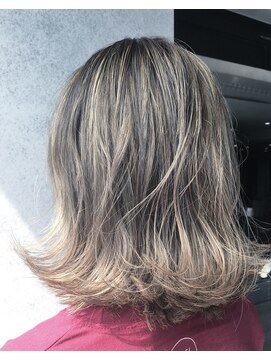 ヘアサロンM 新宿 外国人風ブロンドハイライト