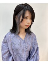 ルーム(Room)&nbsp;外ハネ切りっぱなしボブ/グレーインナーカラー/ホワイトシルバー