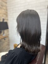アトリエナガノ(atelier nagano)&nbsp;ニュアンスカラー/センターパート/ツヤ髪スタイル/ブルージュ
