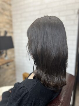 アトリエナガノ(atelier nagano) ニュアンスカラー/センターパート/ツヤ髪スタイル/ブルージュ