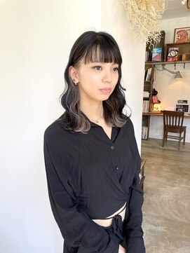 ヘアーアイストゥーレ(HAIR ICI TRE) インナーカラー イヤリングカラーブリーチ ベージュ 担当渡辺聖