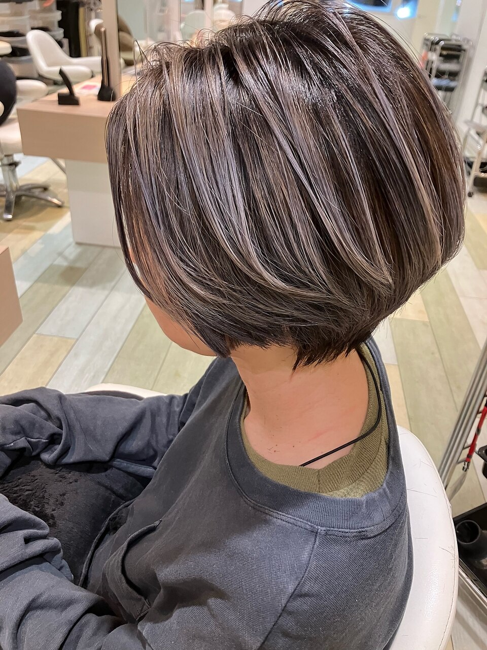 グレーグラデーションカラー×ショート：L201021228｜ヘアークラフト