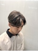 センターパート　メンズバレイヤージュ　シルバーカラー　眉毛