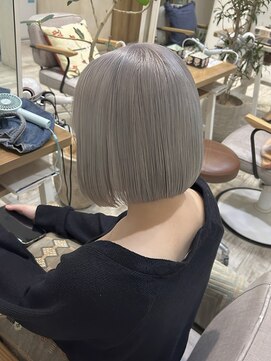 ハイル(Heil) 《kana》*ぷつっとボブ*ホワイトシルバー*ハイトーン*