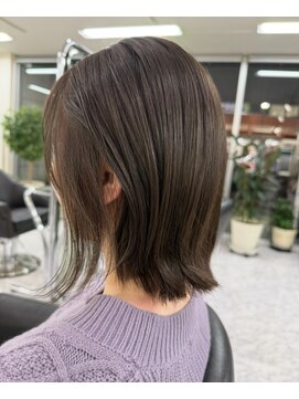 サロンドニケ 膨らむ方お勧め　外ハネボブ　冬カラー透明感暗めアッシュ