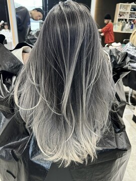 エイチ(H) xバレイヤージュ/イメチェン/ホワイトブロンド/外ハネボブ/美髪