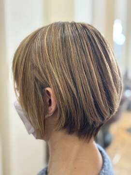 レーブ バイ ファースト 岩切店(reve by first) 白髪ぼかしハイライト×コンパクトショートボブ