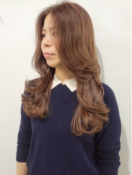 韓国風ヘア　韓国風巻き ベージュカラー 顔周りカット