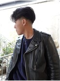 センターパートテーパーフェード刈り上げ短髪フェードショート