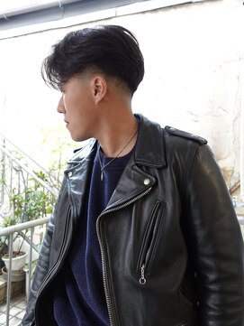 ノラ シブヤ(NORA) センターパートテーパーフェード刈り上げ短髪フェードショート