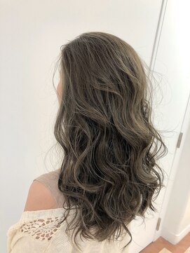 エヌプラス(N+) 黒髪グラデヘアーオリーブグレー小顔に見せるヘアココアベージュ