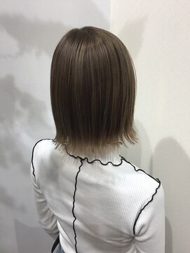 ビズヘアー マシェリ(bisou hair macherie) ハイトーンカラー×ボブ