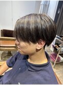 マッシュスタイル　センターパート　ハイライト　ツーブロック