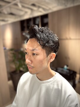 ウノプリールヴァモス(unopulir Vamos) 大人の渋めスパイラルパーマアップバング