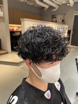 ウノプリールヴァモス(unopulir Vamos) 黒髪大人メンズヘア長め波巻きスパイラルパーマ