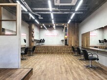 男女年齢問わず幅広いお客様から愛されるサロン