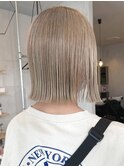 ハイトーンホワイトブロンド×韓国風切りっぱなし小顔ボブ