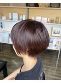 赤み系カラー×やわらか質感の美シルエットショート