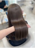 艶抜群のワンカラーで作る明るいオリーブベージュ