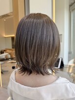 ソワネ 表参道(soigne)&nbsp;表参道酸性ストレートミディアムレイヤーアッシュグレー40代