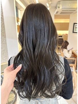 ビーチ(BEACH) 暗くても透け感のあるオリーブブラウンロングヘア