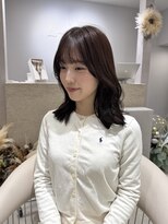 リラ(Lila’s)&nbsp;ミディアムヘアー　くびれスタイル　外まき　ベージュカラー