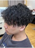 スパイラルパーマ　メンズパーマ　刈り上げスタイル