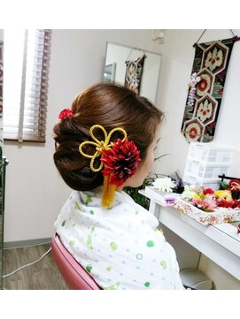 きものサロン すずめ屋 華やかきれい系シニヨンで大人な成人式