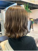 オリーブベージュ
