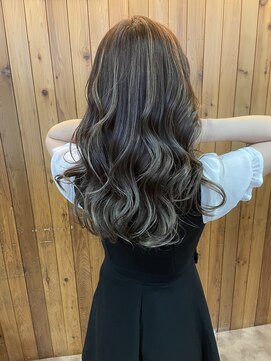 エントランスデパーチャー(ENTRANCE DEPARTURE) 【YuKuRu  HAIR  FACTORY 】暗めなグレージュハイライトカラー