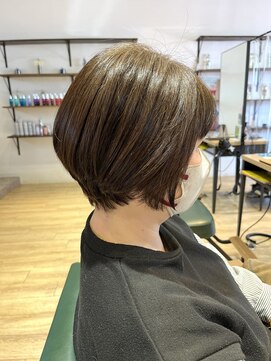 サラ(sarah) ショートボブ/グレージュ
