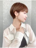 ショート×顔周り×前髪×シルキーベージュ×グレージュカラー