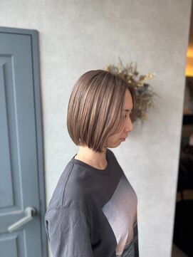 カロ(Caro) ベージュ×ボブ