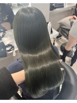 ユーフォリア 池袋東口駅前店(Euphoria) 【Euphoria MITSUKI】透明感溢れるオリーブカラー