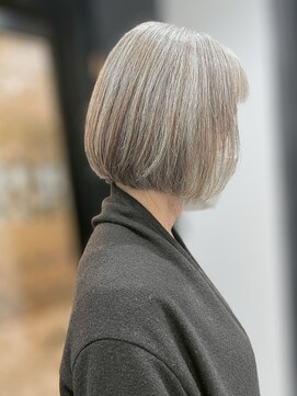 ジエクトアイロ 江坂駅前 似合わせボブ/フェザーショート/細めハイライト