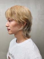 トオ(TOH)&nbsp;ブリーチカラーハイレイヤーメンズウルフカット肌馴染みベージュ