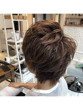 フローラビューティーヘアー(Flora Beauty Hair) ミディアムウルフ/20代/30代/40代/50代/髪質改善/ショート