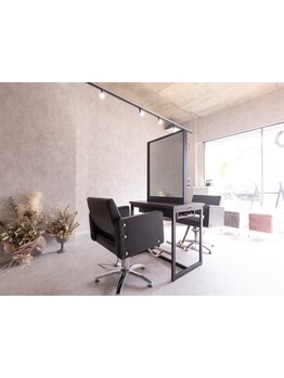 東京&関西のトップサロンで磨いた技術と経験を基に少人数空間でお客様に"似合う"トレンドスタイルをご提案!