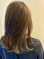 イームズ(EAMES)&nbsp;セミロングナチュラルインナーカラー