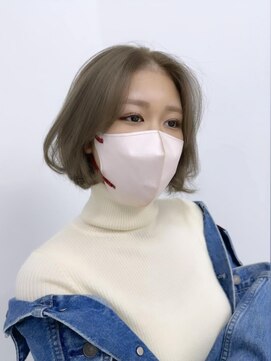 ヒン(HIN) ハイトーングレージュ