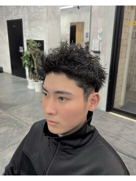 コワファースト長崎シャンプーボーイ 2nd(COIFF1RST 長崎 SHAMPOO BOY) 刈り上げスパイキーショートメンズカット