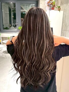 シエラ 堀江(CIERA.) ヘアカラーアッシュグレーショートバレイヤージュセミロング