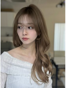アマトウキョウスマートサロン(AMA TOKYO×Smart Salon) バタフライレイヤー　くびれヘア　ヘーゼルベージュ　海外風