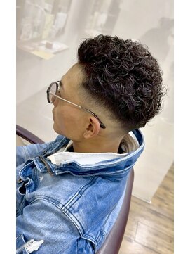 イタクラ 赤道店 (ITAKURA) 極道パーマ／スキンフェード／メンズショート／ベリーショート