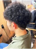 20代30代メンズクラウドマッシュ丸み束感ビジカジトレンド