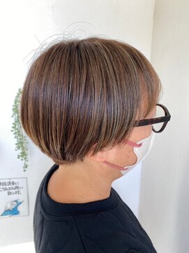 アクイール(ACCUEILLIR) 白髪ぼかしハイライト×マットベージュ