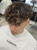 イーラ(era)&nbsp;スパイラルパーマスペインカールツーブロック眉毛メッシュ