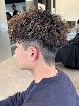 エルマーク 渋谷(L-MARK) スパイラルパーマツイストパーマアップバング短髪メッシュ