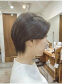 大人可愛さ引き立つ前髪ありひし形ショート